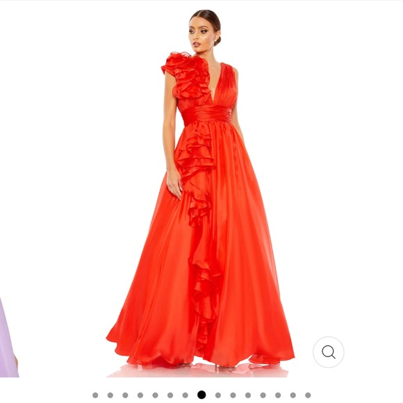 MAC DUGGAL RUFFLE DETAILED EVENING GOWN